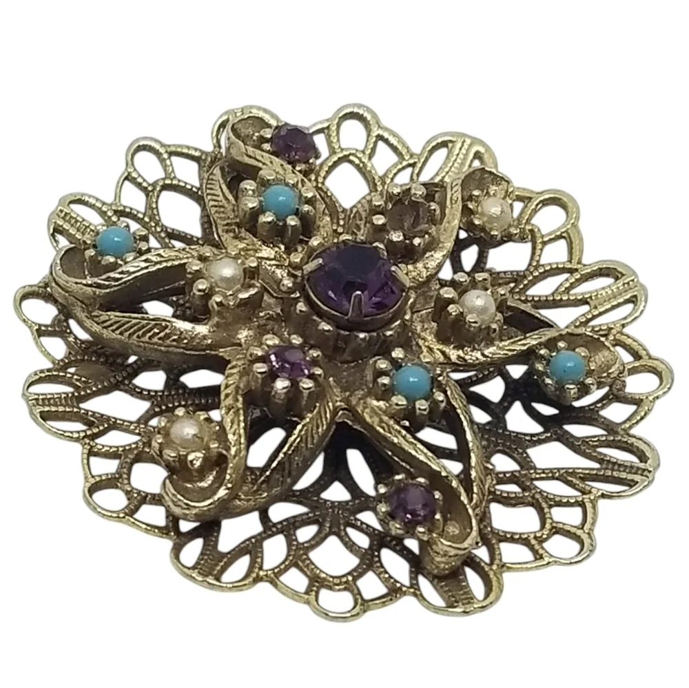 VINTAGE ORNATE FILIGREE DESIGN GOLDTONE & FAUX JEWEL STATEMENT BROOCH